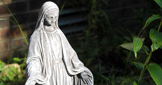 La statue de Marie toujours debout malgré l’une des pires tempêtes de l’histoire de la région 2022-03-12FR