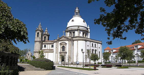 © CTHOE, CC BY-SA 3.0, via Wikimedia Commons. Sanctuaire de Notre Dame de Sameiro.