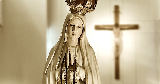 ©TrappistMonkStuff, CC BY-SA 4.0, via Wikimedia Commons. Statue de Notre Dame de Fatima.